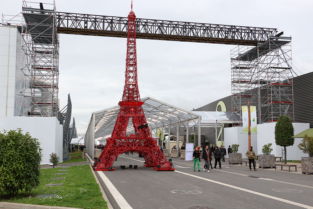 Fake Eiffel Tower inside COP21/CMP11